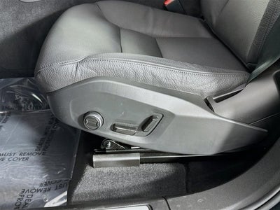 2024 Volvo XC60 Plus Dark Theme