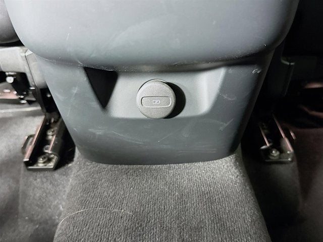 2024 Volvo XC60 Plus Dark Theme