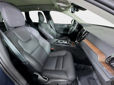 2024 Volvo XC60 Plus Dark Theme