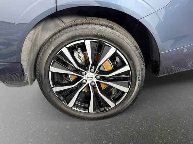 2024 Volvo XC60 Plus Dark Theme