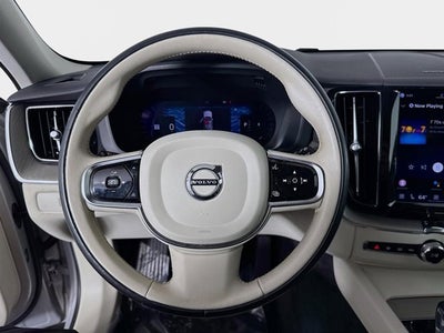 2023 Volvo XC60 Plus Dark Theme