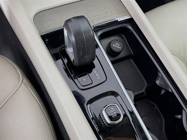 2023 Volvo XC60 Plus Dark Theme