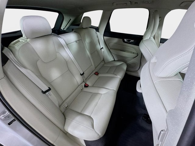 2023 Volvo XC60 Plus Dark Theme