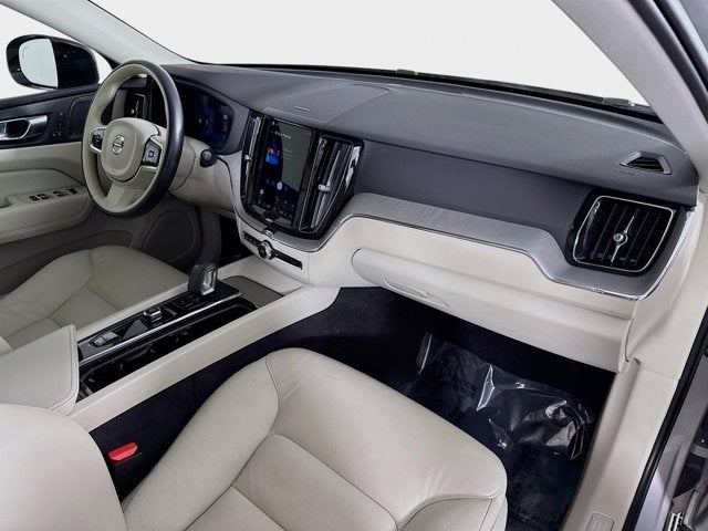 2023 Volvo XC60 Plus Dark Theme