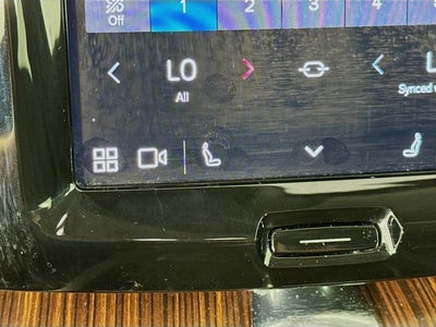 2024 Volvo XC60 Plus Dark Theme