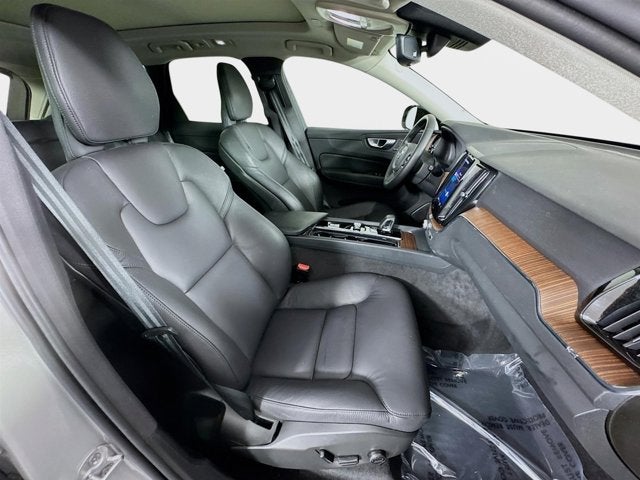 2024 Volvo XC60 Plus Dark Theme