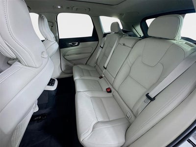 2024 Volvo XC60 Ultimate Dark Theme