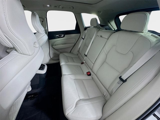 2024 Volvo XC60 Ultimate Dark Theme