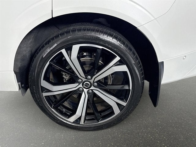 2024 Volvo XC60 Ultimate Dark Theme