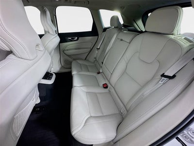 2024 Volvo XC60 Ultimate Dark Theme