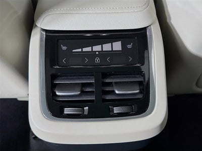 2024 Volvo XC60 Ultimate Dark Theme
