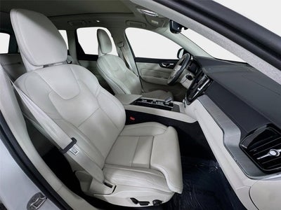 2024 Volvo XC60 Ultimate Dark Theme