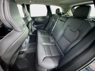 2023 Volvo XC60 Plus Bright Theme