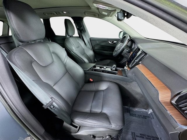 2023 Volvo XC60 Plus Bright Theme