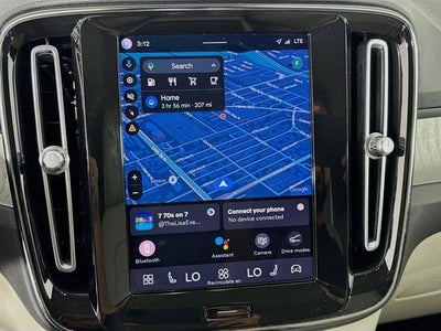 2023 Volvo XC40 Plus Bright Theme