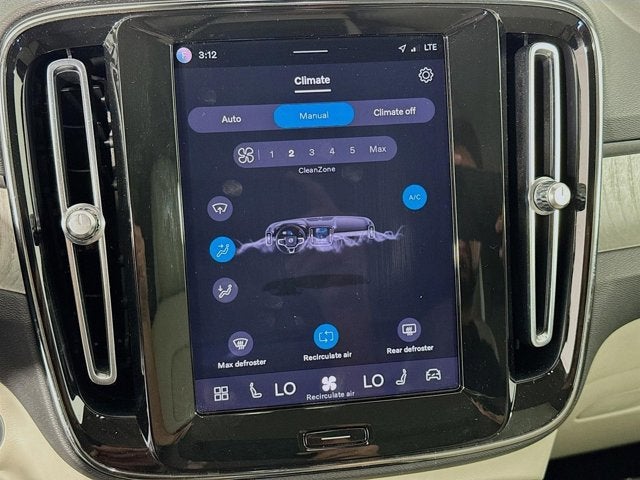2023 Volvo XC40 Plus Bright Theme