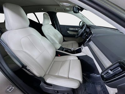 2023 Volvo XC40 Plus Bright Theme
