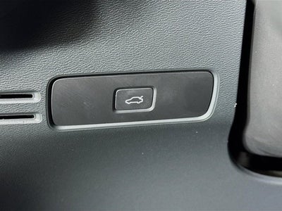 2023 Volvo XC40 Plus Bright Theme