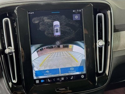 2023 Volvo XC40 Plus Bright Theme