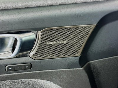 2023 Volvo XC40 Plus Bright Theme