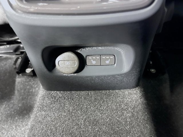 2023 Volvo XC40 Plus Bright Theme