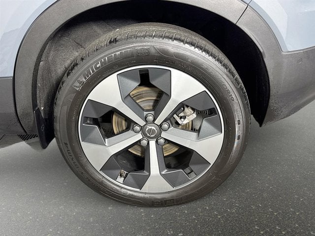 2023 Volvo XC40 Plus Bright Theme
