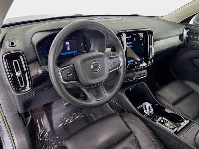 2023 Volvo XC40 Plus Bright Theme