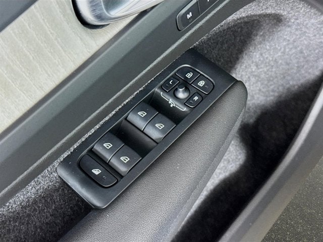 2023 Volvo XC40 Plus Bright Theme