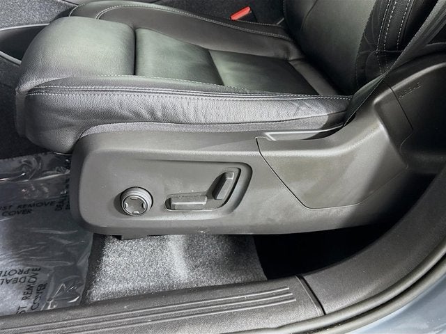 2023 Volvo XC40 Plus Bright Theme