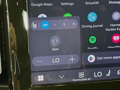 2023 Volvo XC40 Plus Bright Theme