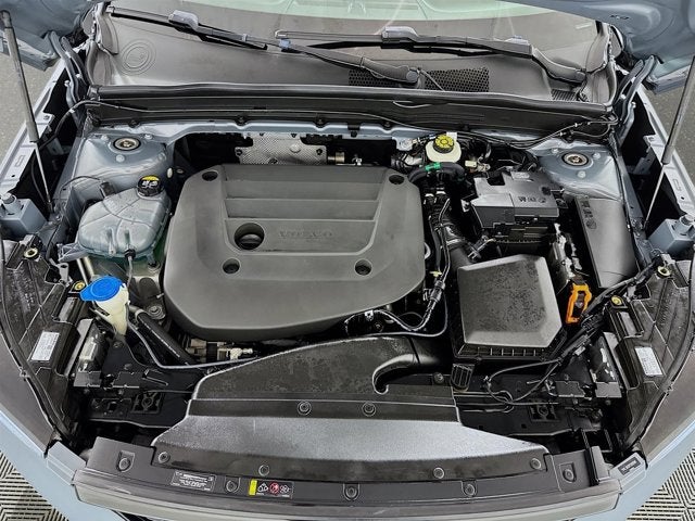 2023 Volvo XC40 Plus Bright Theme