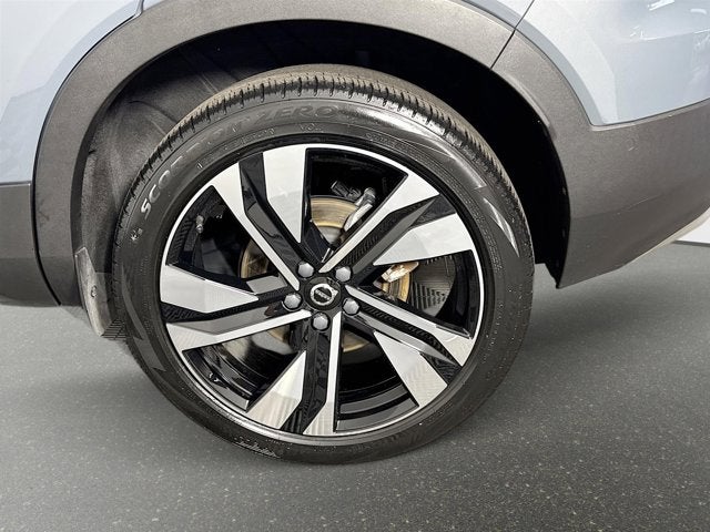 2023 Volvo XC40 Plus Bright Theme