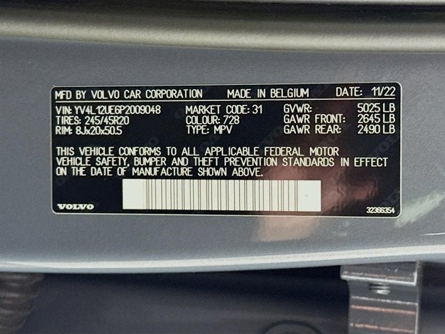2023 Volvo XC40 Plus Bright Theme