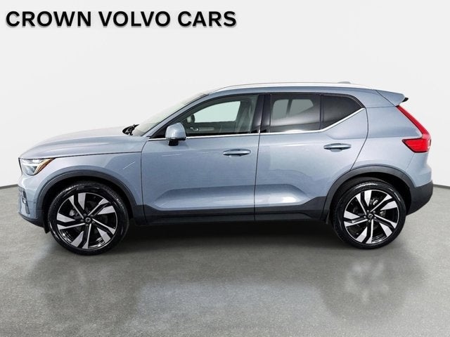 2023 Volvo XC40 Plus Bright Theme