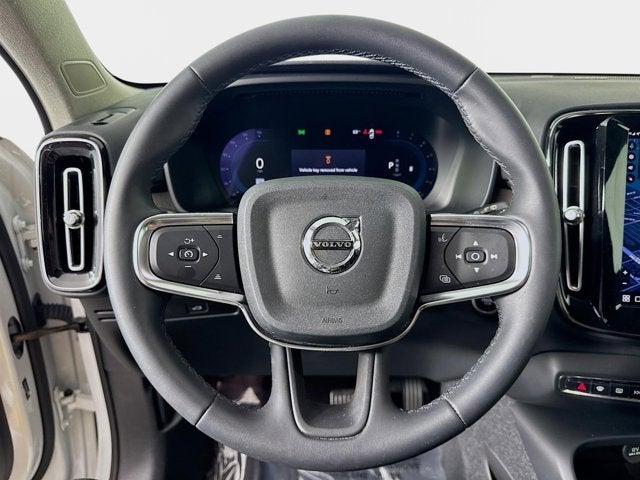 2023 Volvo XC40 Plus Bright Theme