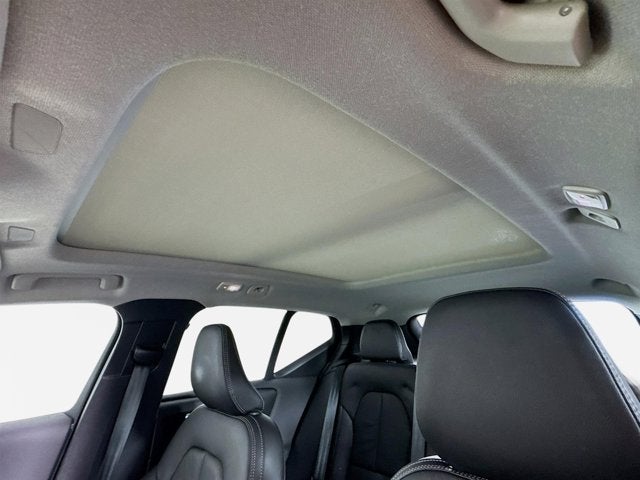 2023 Volvo XC40 Plus Bright Theme