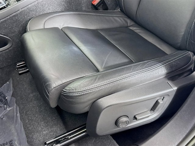 2023 Volvo XC40 Plus Bright Theme