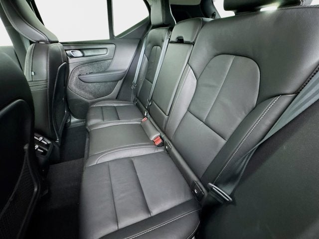 2023 Volvo XC40 Plus Bright Theme