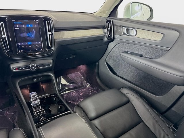 2023 Volvo XC40 Plus Bright Theme