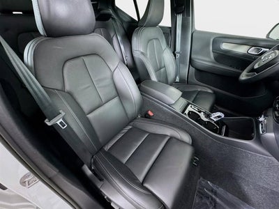 2023 Volvo XC40 Plus Bright Theme