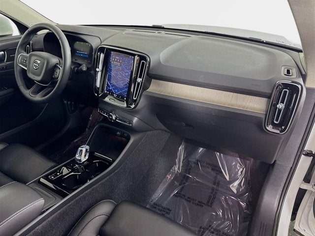 2023 Volvo XC40 Plus Bright Theme