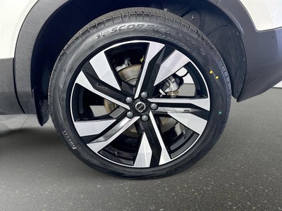 2023 Volvo XC40 Plus Bright Theme