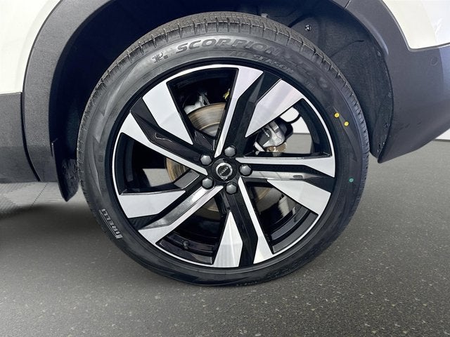 2023 Volvo XC40 Plus Bright Theme