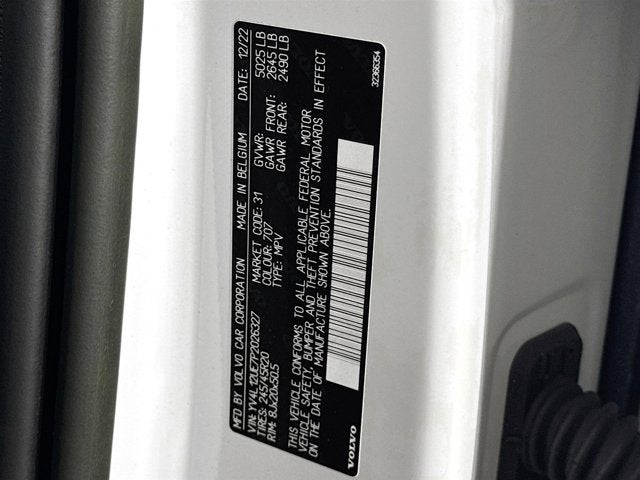 2023 Volvo XC40 Plus Bright Theme