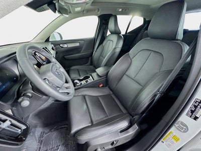 2024 Volvo XC40 Ultimate Bright Theme