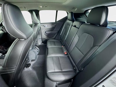 2024 Volvo XC40 Ultimate Bright Theme