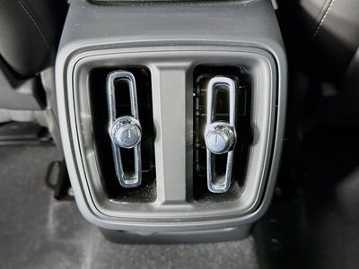 2024 Volvo XC40 Ultimate Bright Theme