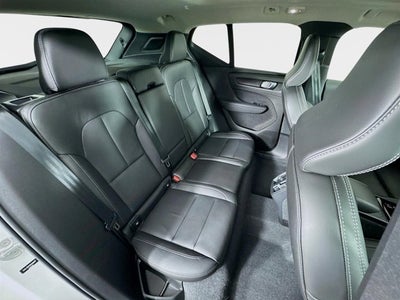 2024 Volvo XC40 Ultimate Bright Theme