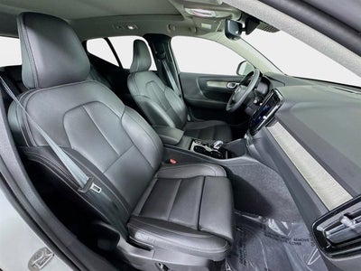 2024 Volvo XC40 Ultimate Bright Theme