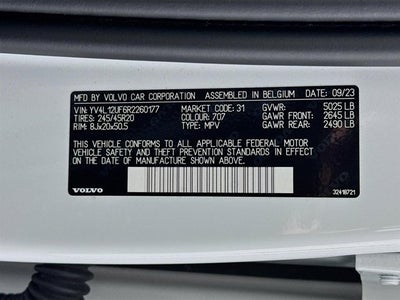 2024 Volvo XC40 Ultimate Bright Theme